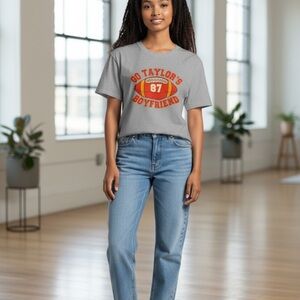 NWT Go Taylor boy friend Gray Graphic T- shirt